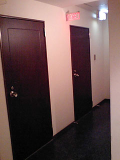 松山市/Labyrinth (ホテル ラヴィリンス)/203号室/部屋へ続く廊下
